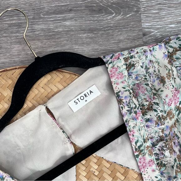 Storia floral flutter sleeve mini dress open back cut out sides - Picture 7 of 9